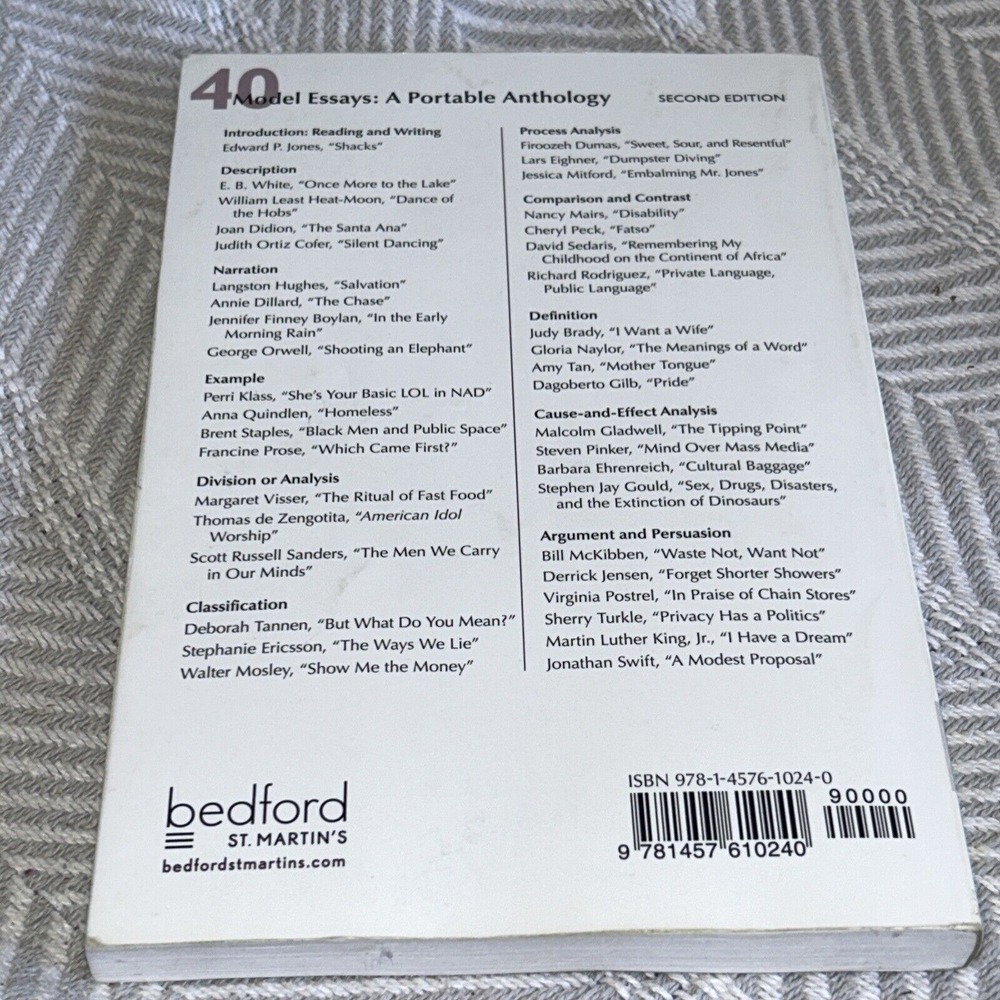 40 Model Essays: A Portable Anthology by‎ Aaron, Jane; Repetto, Ellen - Picture 2 of 2